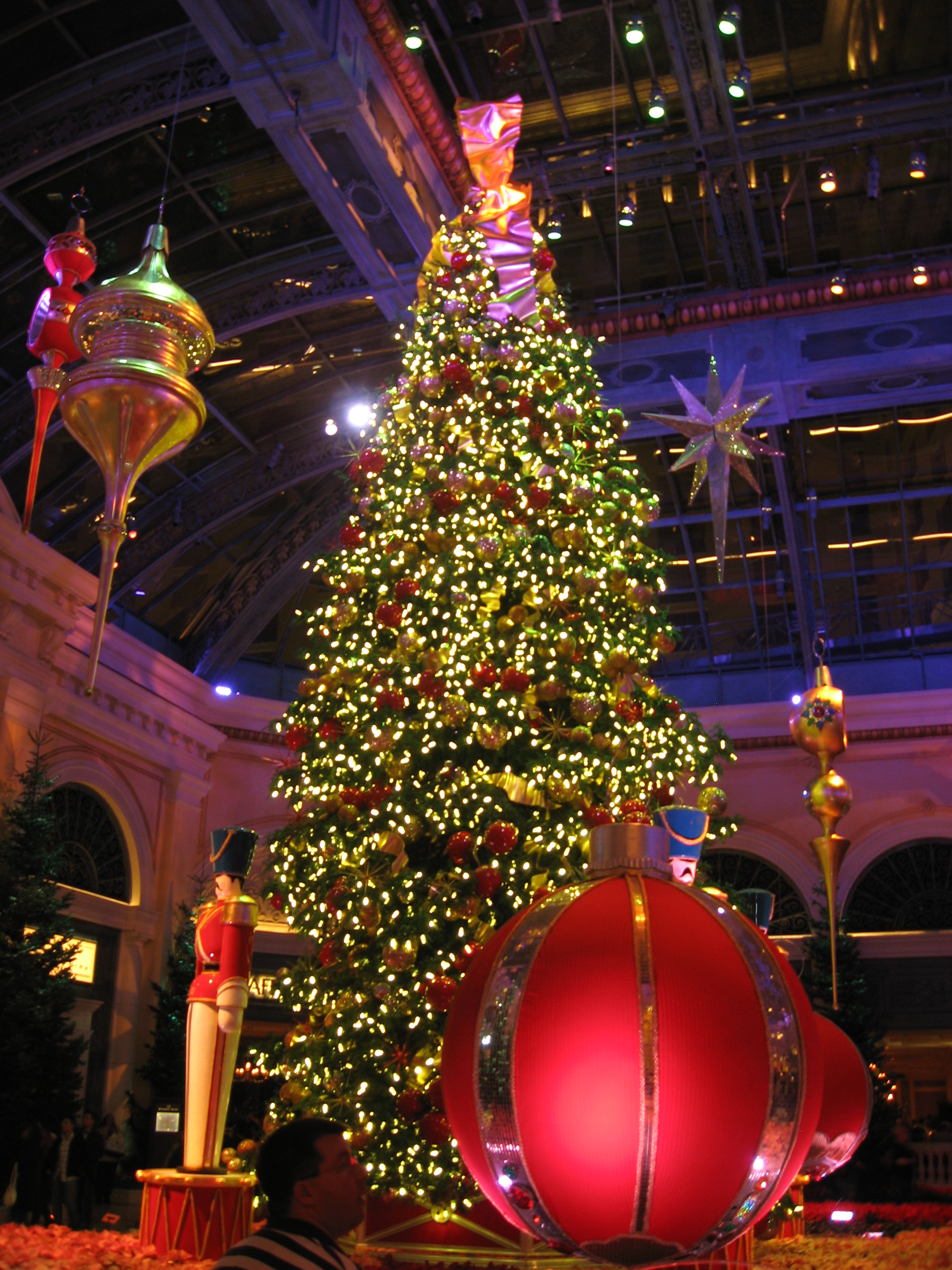 Travel to a Vegas Winter Wonderland With the Family
