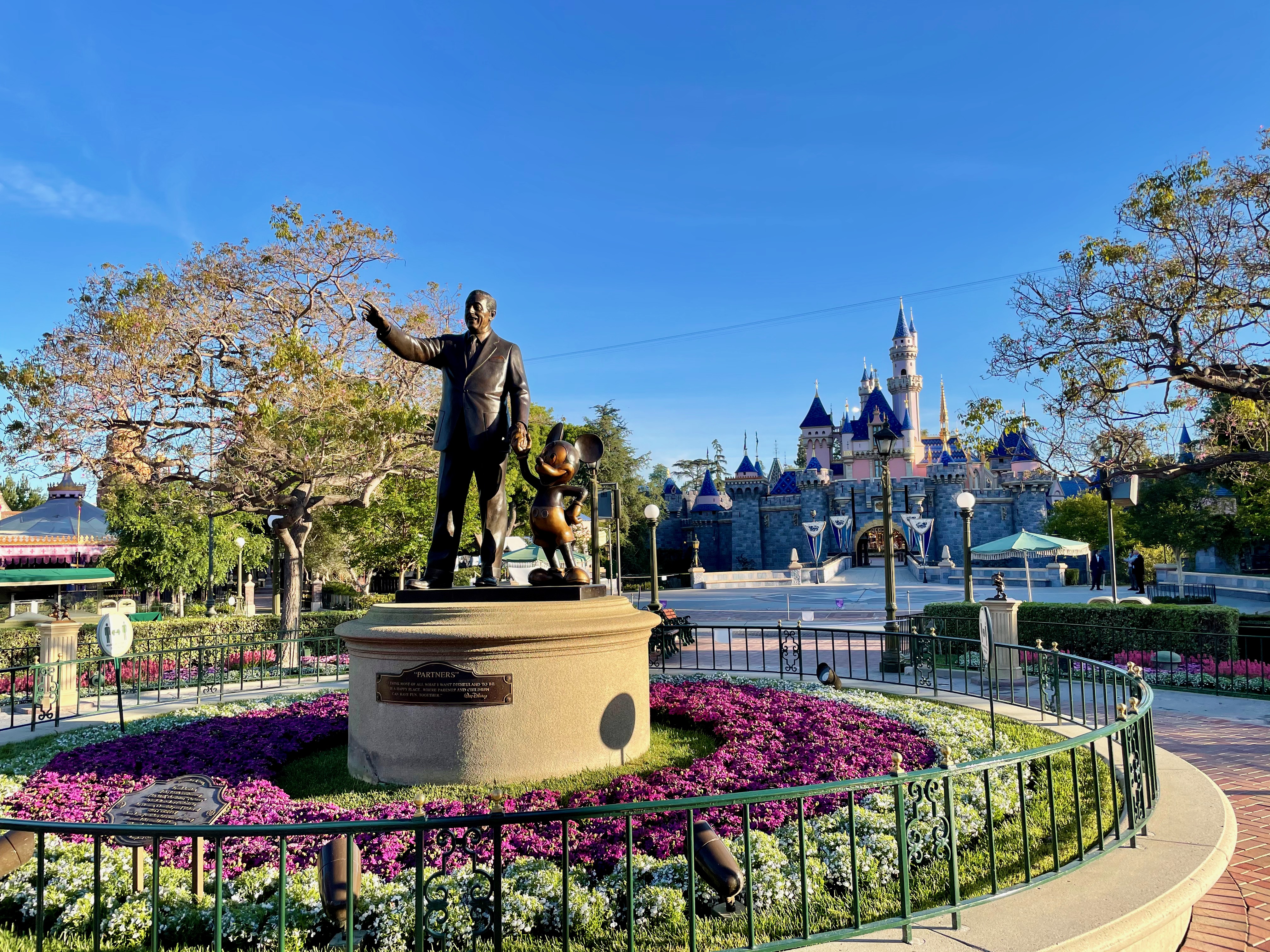 Navigating the Magic: Tips for Taking Kids to Disneyland 1 Navigating the Magic: Tips for Taking Kids to Disneyland